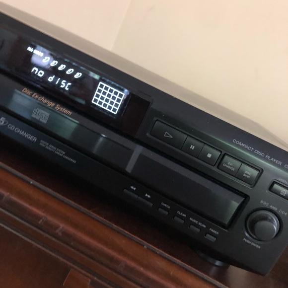 VINTAGE SONY 5-DISC Carousel CD Changer - Model # CDP-CE335 - Picture 4 of 12